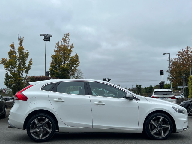 Image for 2016 Volvo V40 2.0 D2 R-DESIGN 5DR *HIGH SPEC*