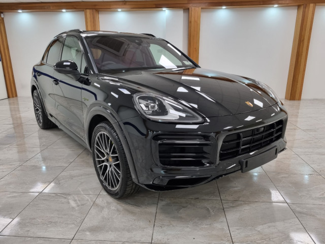 Image for 2023 Porsche Cayenne ENORMOUS SPEC