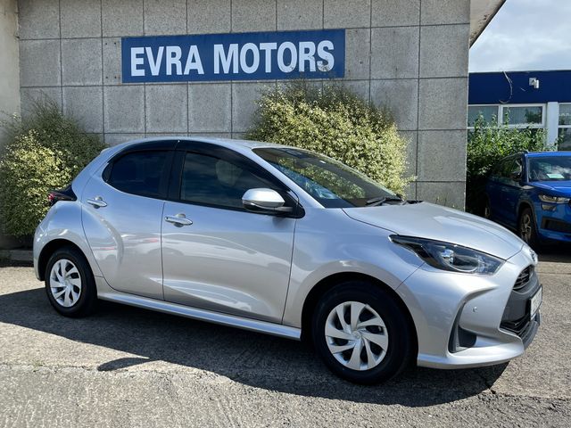 Image for 2023 Toyota Yaris X HYBRID AUTOMATIC 1.5 PETROL //LOW MILES//REVERSE CAMERA//ADAPTIVE CRUISE CONTROL//