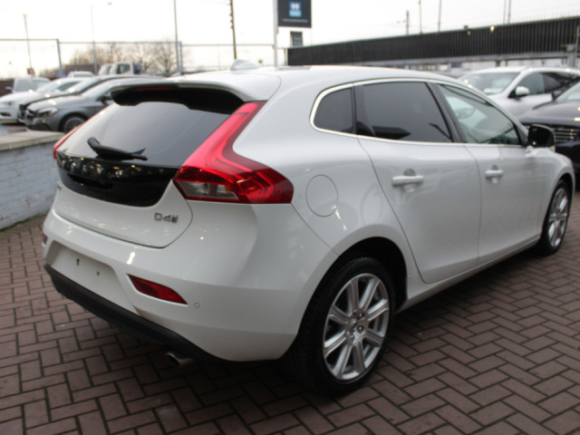 Image for 2018 Volvo V40 2.0D4 INSCRIPTION 5DR HATCHBACK AUTO HUGE SPEC // 1 OWNER CAR // AS NEW CONDITION THROUGHOUT // BUY WITH CONFIDENCE AA AND SIMI APPROVED DEALER 2025 // FINANCE ARRANGED //