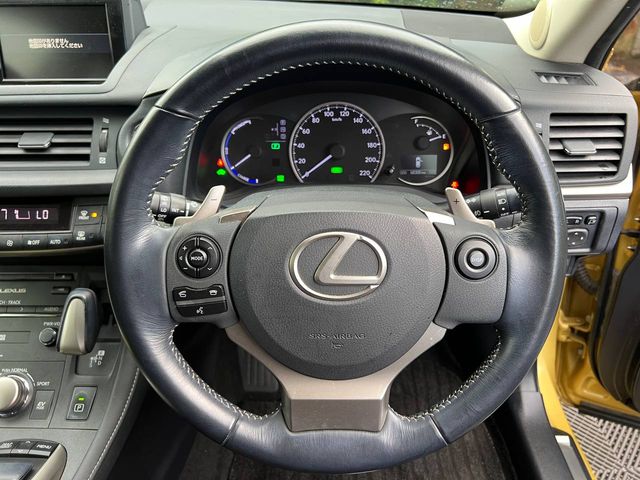 Image for 2015 Lexus CT 200h 1.8 HYBRID // SUEDE HEATED SEATS // REVERSE CAMERA // PADDLE SHIFT