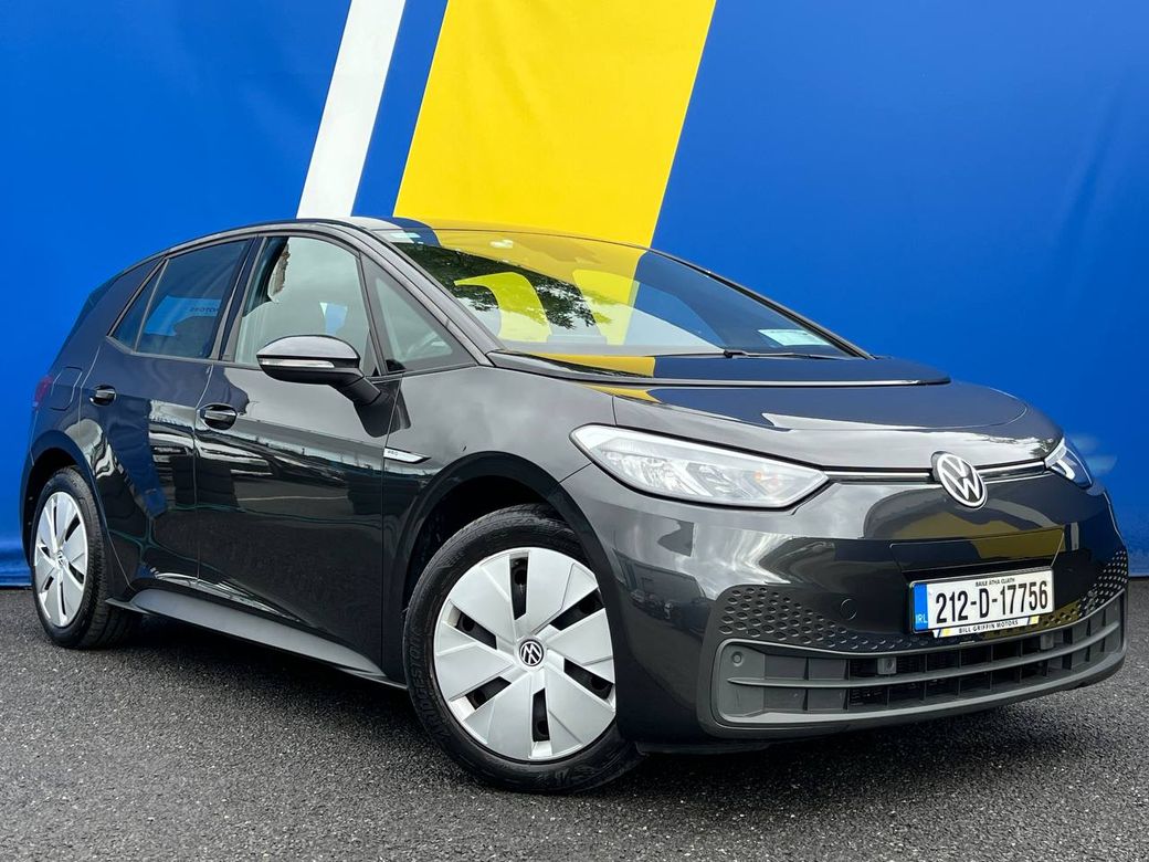 Image for 2021 Volkswagen ID.3 LIFE 58KWH // HEATED SEATS // APPLE CARPLAY/ANDROID AUTO // DUAL ZONE CLIMATE CONTROL