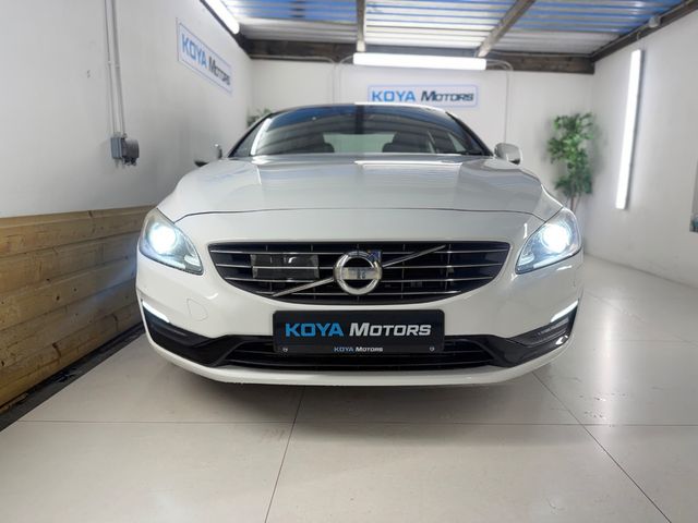 Image for 2017 Volvo S60 2.0 D4 DYNAMIC PRO 190 BHP DIESEL AUTOMATIC // FULL HEATED LEATHER // REVERSING CAMERA // CRUISE CONTROL // LANE ASSIST // COLLISION WARNING SYSTEM // UPGRADED SPORT ALLOYS