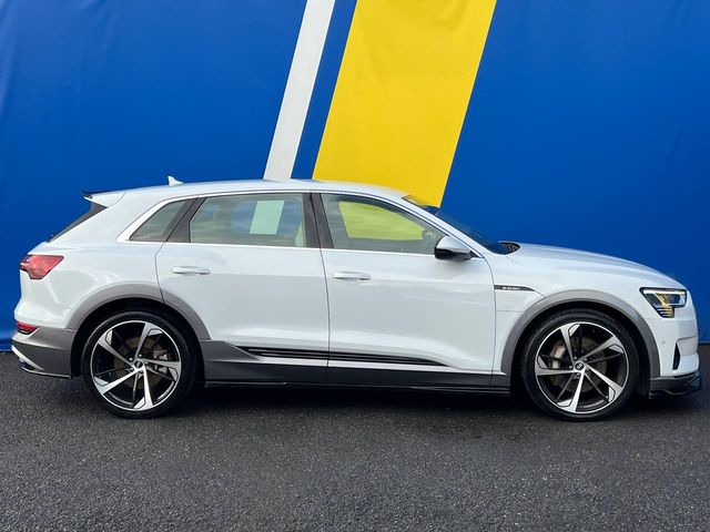 Image for 2020 Audi e-tron RS-PERFORMANCE 50 QUATTRO // LEATHER HEATED SEATS // ADAPTIVE AIR SUSPENSION // DUAL ZONE CLIMATE CONTROL // DIGITAL CLUSTER