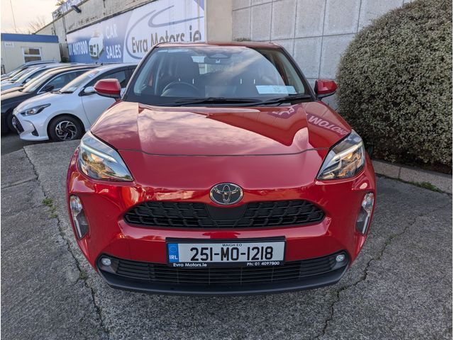 Image for 2025 Toyota Yaris Cross LUNA HYBRID AUTOMATIC 1.5 PETROL //LOW MILES//REVERSE CAMERA//KEYLESS ENTRY//ADAPTIVE CRUISE CONTROL//TOYOTA SERVICE HISTORY