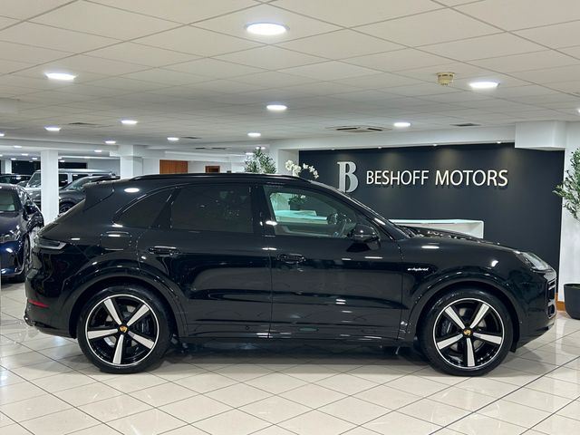 Image for 2024 Porsche Cayenne 3.0 V6 E-HYBRID=OVER €40, 000 WORTH OF OPTIONAL EXTRAS//ONLY 7000 MILES=BALANCE OF PORSCHE WARRANTY UNTIL 2027//TAILORED FINANCE PACKAGES AVAILABLE=TRADE INS WELCOME