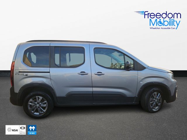 Image for 2023 Peugeot Rifter Automatic wheelchair access