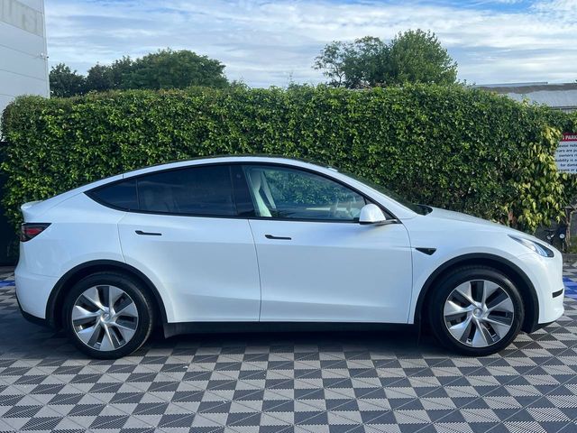 Image for 2023 Tesla Model Y RWD // PANORAMIC SUNROOF // 5 HEATED SEATS // TESLA AUTOPILOT