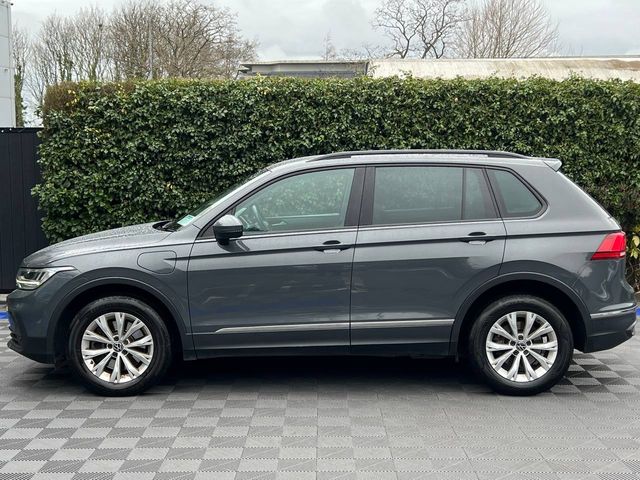 Image for 2023 Volkswagen Tiguan LIFE 1.4 HYBRID // DIGITAL CLUSTER // APPLE CARPLAY/ANDROID AUTO // DUAL ZONE CLIMATE CONTROL