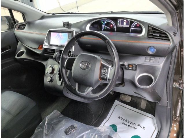 Image for 2015 Toyota Sienta 1.5 Petrol Hybrid G Auto