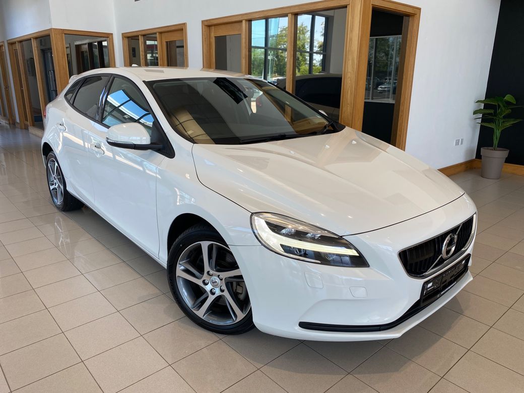 Image for 2017 Volvo V40 D4 Momentum Auto