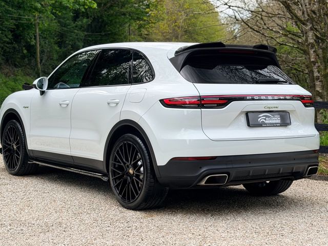 Image for 2022 Porsche Cayenne V6