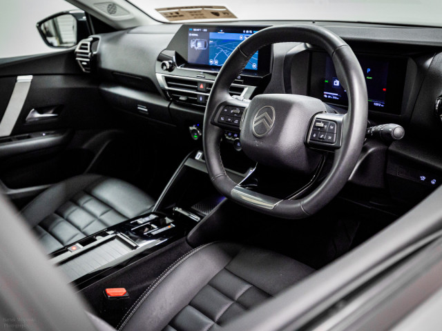 Image for 2025 Citroen C4 e-MAX 54kWh 155HP