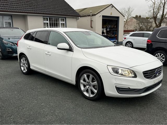 Image for 2018 Volvo V60 2.0 D4 SE LUXURY PLUS DIESEL AUTOMATIC // MASSIVE SPEC // FULL HEATED LEATHER // REVERSING CAMERA // CRUISE CONTROL // LANE ASSIST // COLLISION WARNING SYSTEM // UPGRADED SPORT ALLOYS