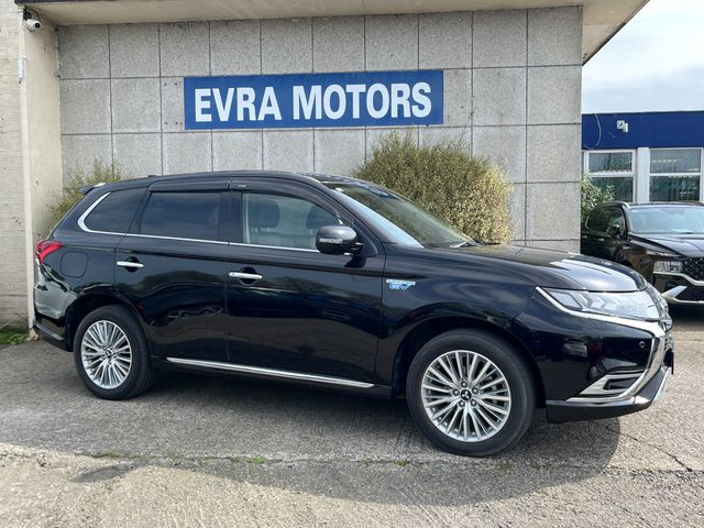 Image for 2018 Mitsubishi Outlander G 4WD AUTOMATIC 2.4 PETROL PLUG IN HYBRID //HALF LEATHER HEATED SEATS//REVERSE CAMERA//KEYLESS ENTRY//ADAPTIVE CRUISE CONTROL//