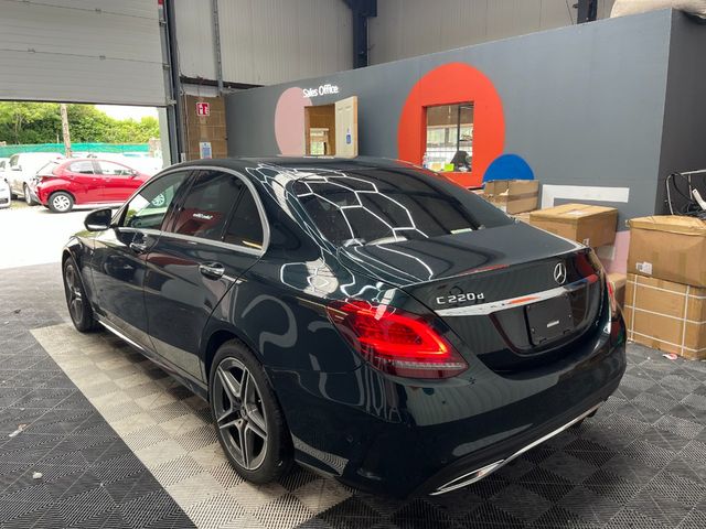 Image for 2020 Mercedes-Benz C Class 2020 MERCEDES-BENZ C220D AVANTGARDE AMG LINE 2.0 AUTOMATIC / CRUISE CONTROL / REVERSE CAMERA / ELECTRIC MEMORY & HEATED SEATS / AMBIENT LIGHTS AND MORE