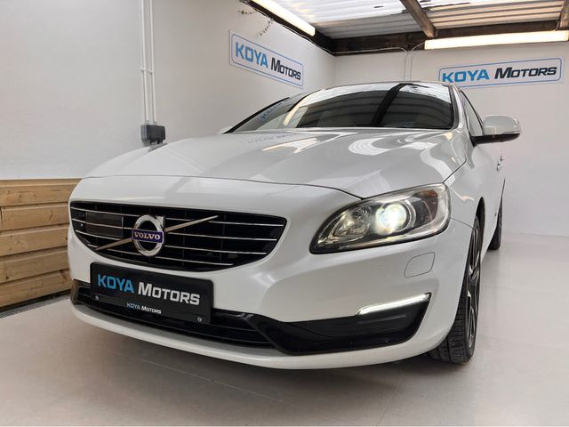 Image for 2017 Volvo V60 2.0 D4 SE LUXURY DIESEL 190BHP AUTOMATIC // FULL LEATHER ELECTRIC SEATS // REVERSING CAMERA // CRUISE CONTROL // LANE ASSIST // COLLISION WARNING SYSTEM // LOW KMS // TOP SPEC // UPGRADED SPORT ALLOYS