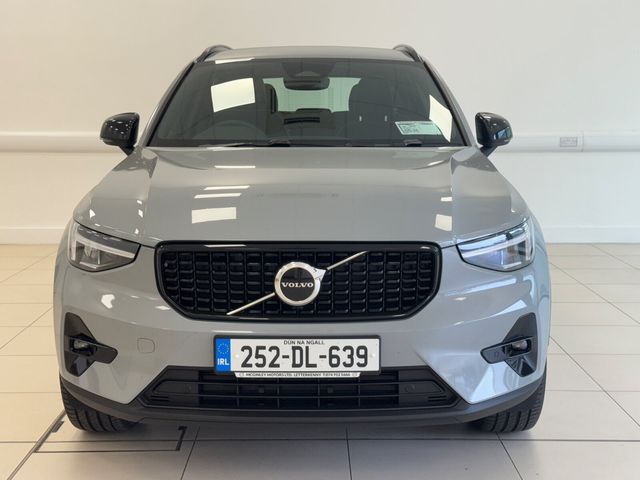 Image for 2025 Volvo XC40 2.0 B3 MHEV Plus dark