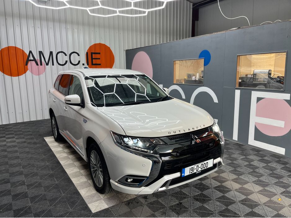 Image for 2019 Mitsubishi Outlander 2019 MITSUBISHI OUTLANDER PHEV 2.4L HYBRID / 58K KMS / ADAPTIVE CRUISE CONTROL, HEATED SEATS & MORE