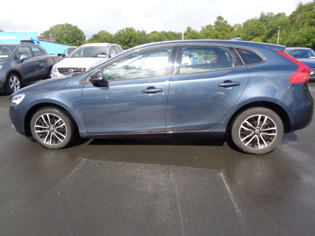 Image for 2017 Volvo V40 D2 Momentum 120PS 5DR