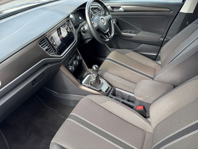Image for 2019 Volkswagen T-Roc DESIGN 1.0 TSI MANUAL 6SPEED FWD 115HP 5DR
