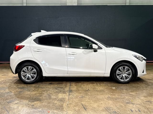 Image for 2019 Mazda Demio 1.3 AUTOMATIC - A/C HEATING CONTROLS