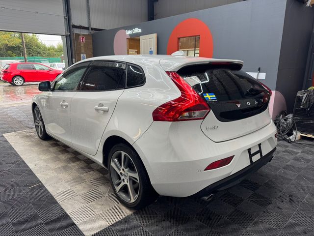 Image for 2017 Volvo V40 2017 VOLVO V40 D4 MOMENTUM 2.0 AUTOMATIC / CRUISE CONTROL / PARKING CAMERA / ELECTRIC MEMORY & HEATED SEATS / PADDLE SHIFTERS AND MORE