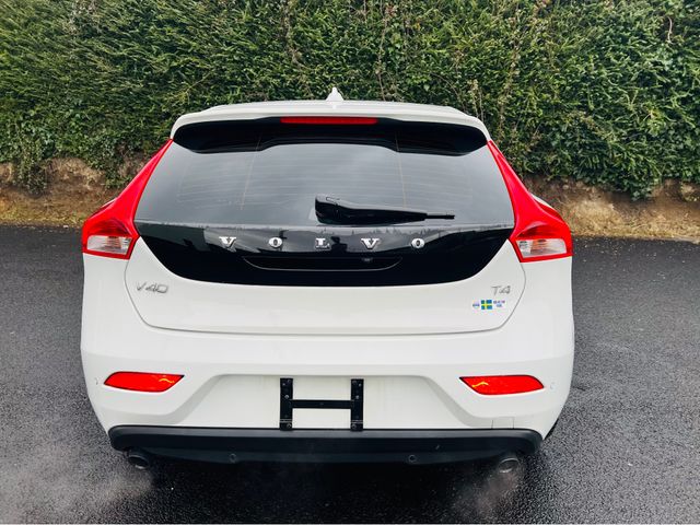 Image for 2015 Volvo V40 PRIVACY GLASS // // REVERSE CAM