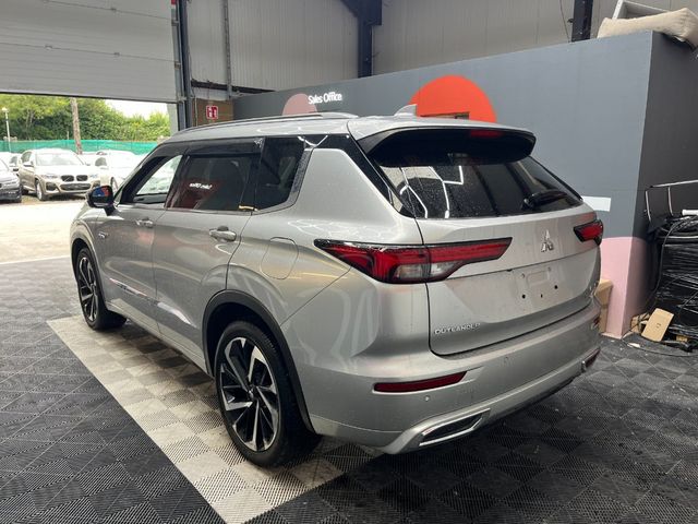 Image for 2022 Mitsubishi Outlander 2022 MITSUBISHI OUTLANDER PHEV P 2.4 AUTOMATIC / CRUISE CONTROL / 360 CAMERA / ELECTRIC MEMORY & HEATED SEATS / PADDLE SHIFTERS / 7 SEATS OPTION / HEATED STEERING WHEEL AND MORE