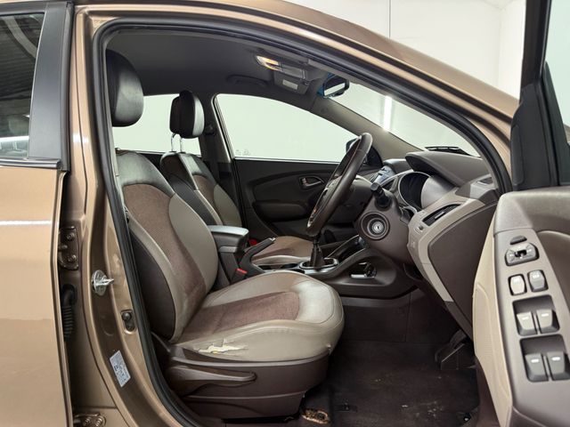 Image for 2015 Hyundai ix35 **EXECUTIVE EDITION **2 KEYS **ADAPTIVE CRUISE CONTROL **HEATED SEATS **MULTI FUNCTION STEERING WHEEL **PARKING SENORS **DIGITAL BLUETOOTH RADIO **WIRE HEATED WINDSCREEN **BROWN / TAN SEATS **HILL ASS