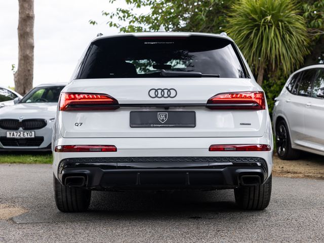 Image for 2026 Audi Q7 TFSI e S Line Black Edition