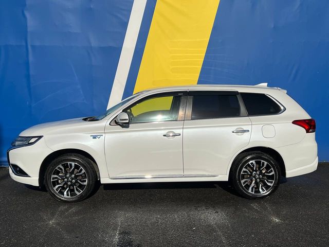 Image for 2017 Mitsubishi Outlander 4WD 2.0 HYBRID // DIAMOND CUT ALLOYS // LEATHER/ALCANTARA HEATED SEATS // PARKING SENSORS