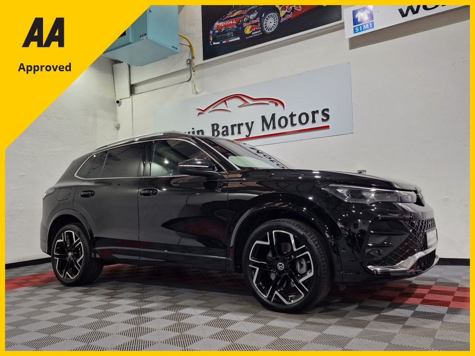 Image for 2025 Volkswagen Tiguan R-LINE (PAN ROOF) PHEV 272BHP AUTOMATIC **ONE OWNER / ADAPTIVE CRUISE CONTROL / BLIND SPOT ASSIST / HEATED & MASSAGE FRONT SEATS / HEATED STEERING WHEEL / IQ HD MATRIX HEADLIGHTS / WIRELESS CHARGING**