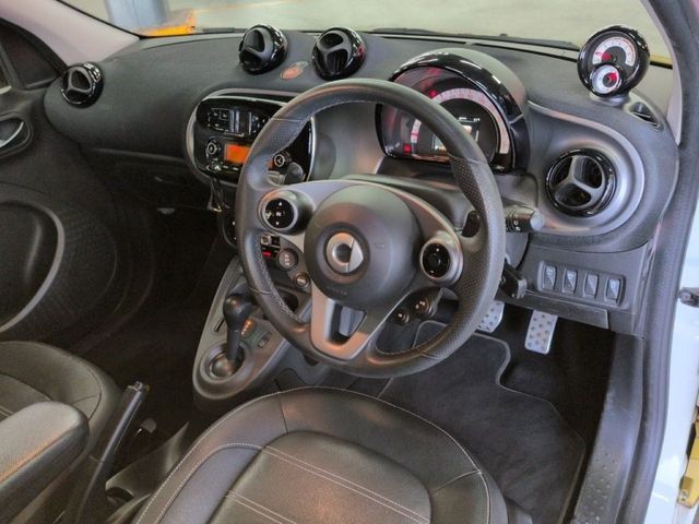 Image for 2017 Smart Forfour 0.9 AUTOMATIC - BLACK LEATHER - FACTORY ALLOYS - HEATED SEATS - GLASS ROOF
