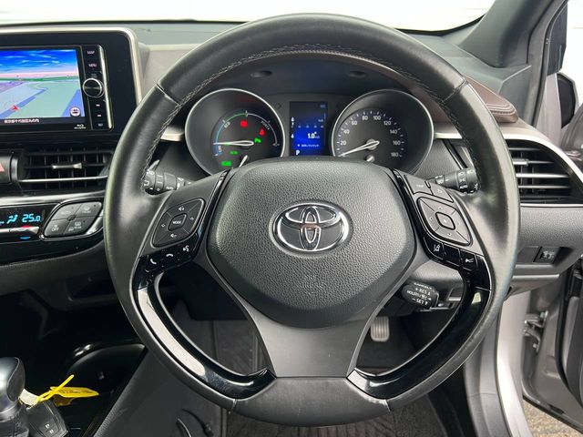 Image for 2017 Toyota C-HR 1.8 HYBRID // HALF LEATHER HEATED SEATS // ADAPTIVE CRUISE CONTROL // REVERSE CAMERA