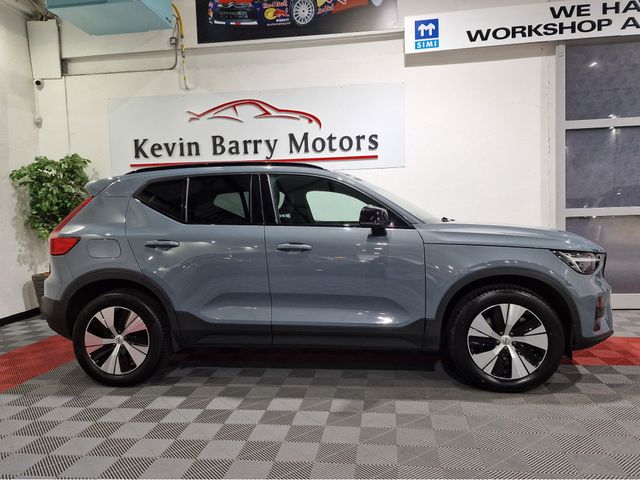 Image for 2023 Volvo XC40 T4 PLUS DARK RECHARGE AUTOMATIC **ONE OWNER / APPLE CARPLAY / CRUISE CONTROL / ELECTRIC BOOTLID / HEATED FRONT & REAR SEATS / HEATED STEERING WHEEL / 360 DEGREE CAMERA / WIRELESS PHONE CHARGING**