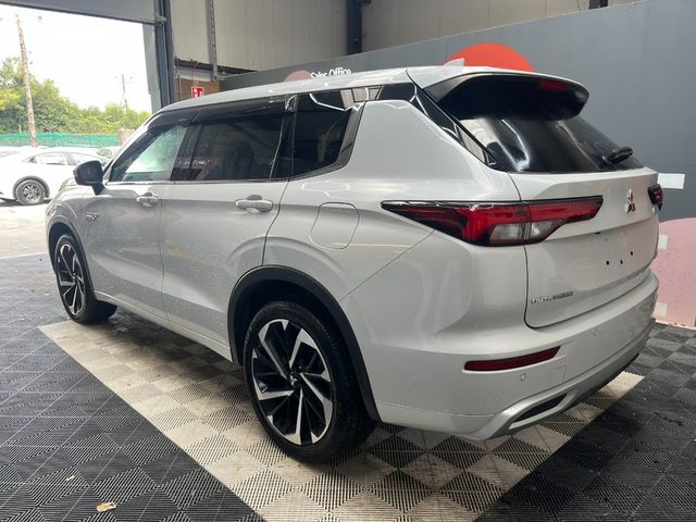 Image for 2023 Mitsubishi Outlander 2023 MITSUBISHI OUTLANDER PHEV P 4WD 2.4 AUTOMATIC / CRUISE CONTROL / 360 CAMERA / ELECTRIC MEMORY & HEATED SEATS / HEATED STEERING WHEEL / PADDLE SHIFTERS / 7 SEATS OPTION AND MORE