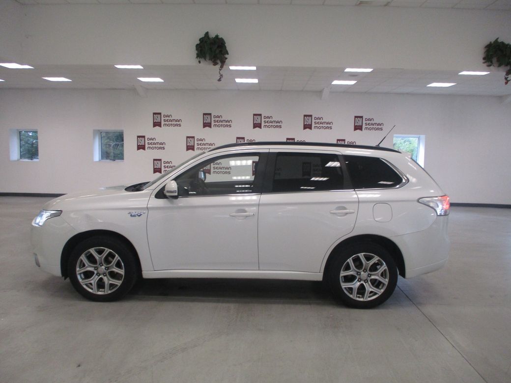 Image for 2015 Mitsubishi Outlander 2.0 GX4H Phev 160BHP 5DR Auto