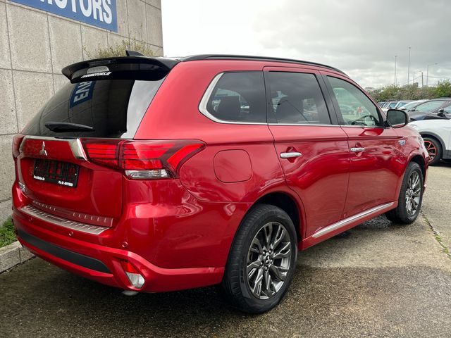 Image for 2017 Mitsubishi Outlander S EDITION 4WD AUTOMATIC HYBRID PLUG IN 2.0 PETROL //FULL LEATHER HEATED SEATS//HEATED STEERING WHEEL//REVERSE CAMERA//ADAPTIVE CRUISE CONTROL//KEYLESS ENTRY//