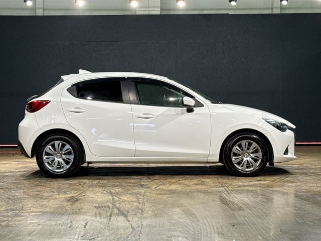 Image for 2018 Mazda Demio 1.3L AUTOMATIC - HEATING / AC CONTROLS - PARKING SENSORS