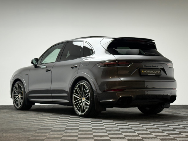 Image for 2020 Porsche Cayenne TURBO S 4.0 V8 670HP E-HYBRID 
