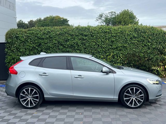 Image for 2018 Volvo V40 D4 AUTO DYNAMIC EDITION 2.0 D // HEATED SEATS // ADAPTIVE CRUISE CONTROL // REVERSE CAMERA 