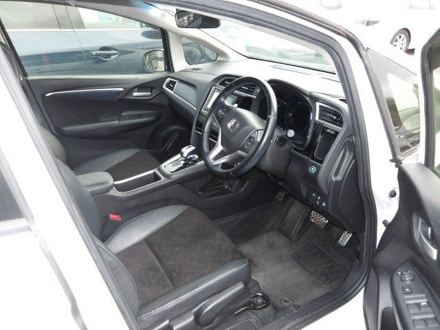Image for 2016 Honda Shuttle 1.5 Petrol Hybrid Auto