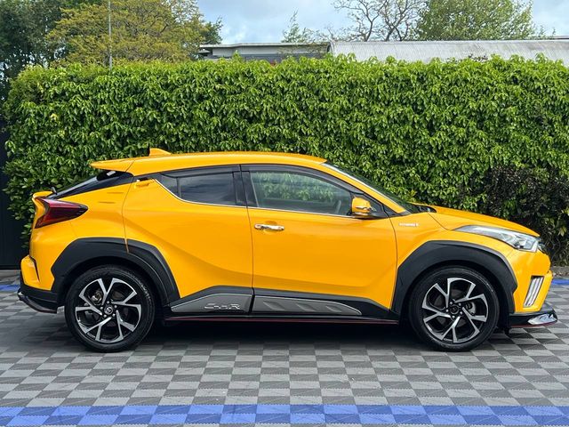 Image for 2018 Toyota C-HR 1.8 HYBRID AUTO // 18" DIAMOND CUT ALLOYS // HALF LEATHER HEATED SEATS // PARKING SENSORS