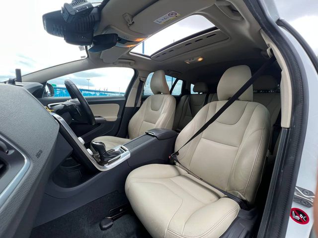 Image for 2018 Volvo V60 D4 CLASSIC 2.0 D AUTO // OPENING SUNROOF // LEATHER POWERED HEATED SEATS // DIGITAL CLUSTER 