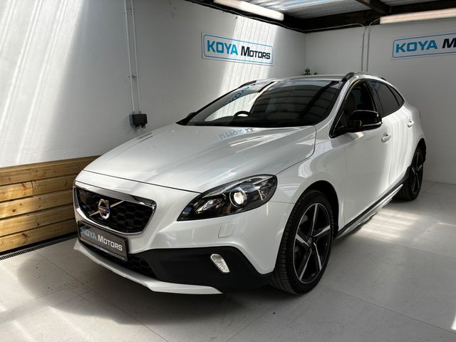 Image for 2016 Volvo V40 2.0 D4 CROSS COUNTRY SE LUXURY DIESEL 190 BHP AUTOMATIC // PEARL WHITE METALLIC // FULL ELECTRIC SEATS // REVERSING CAMERA // CRUISE CONTROL // LANE ASSIST // TOP SPEC // AA APPROVED 2026