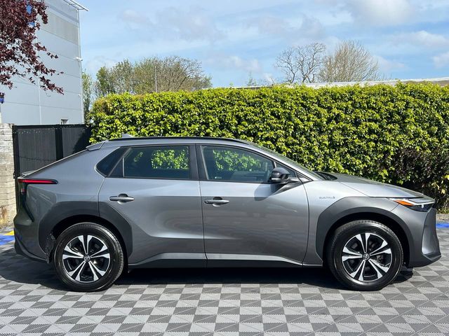 Image for 2024 Toyota bZ4X PURE 71KWH LONG RANGE // LOW MILEAGE // APPLE CARPLAY/ANDROID AUTO // WIRELESS CHARGING BAY