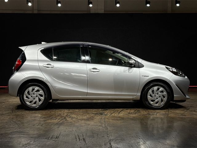 Image for 2019 Toyota Aqua 1.5 HYBRID AUTOMATIC - HEATING / AC CONTROLS