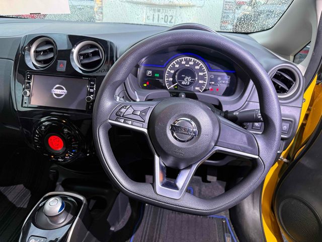 Image for 2018 Nissan Note 2018 note Epower X Bright Yellow, catching colour . 