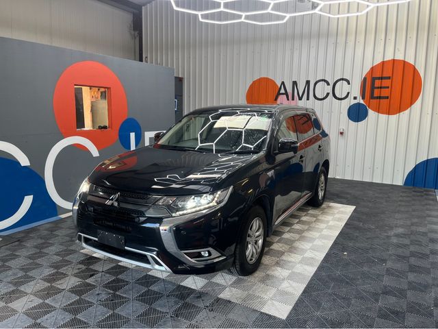 Image for 2020 Mitsubishi Outlander 2020 MITSUBISHI OUTLANDER PHEV 2.4L PETROL HYBRID / 48K KMS / HEATED SEATS, REVERSE CAMERA & MORE